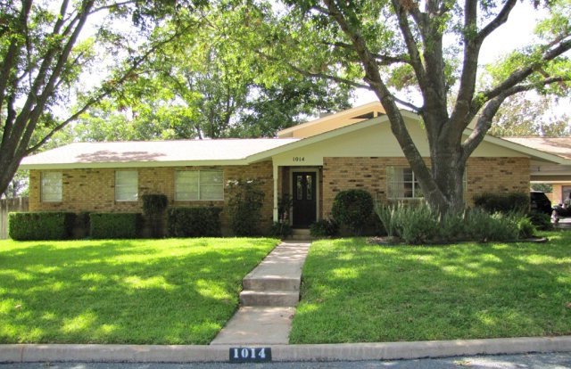 1014 Avenue A, Fredericksburg, TX 78624 - photo 1