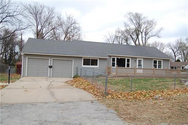 6348 Switzer Ln, Shawnee, KS 66203 - photo 1