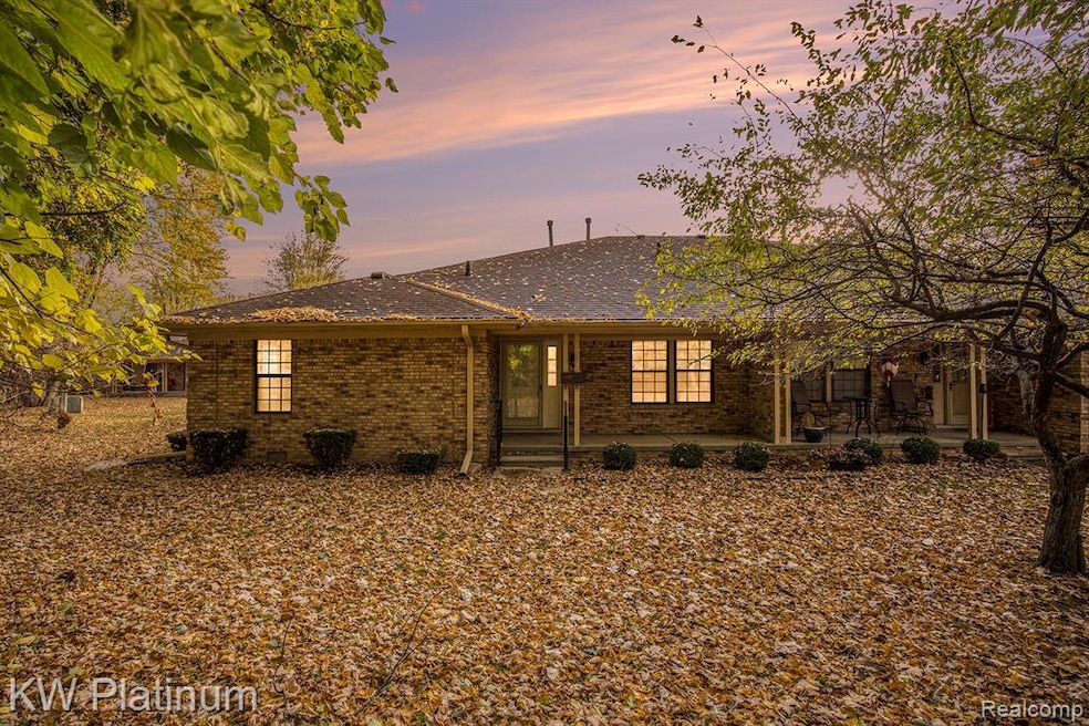 33512 Meldrum St unit 15, Chesterfield, MI 48047 - photo 1