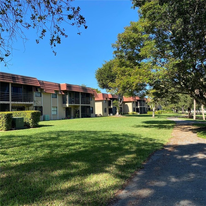 14847 SW 104th St unit 10203, Miami, FL 33196 - photo 1