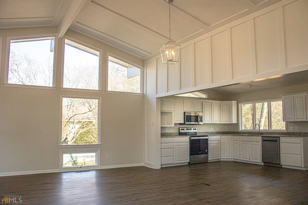 124 Laurel Dr, Barnesville, GA 30204 - photo 1