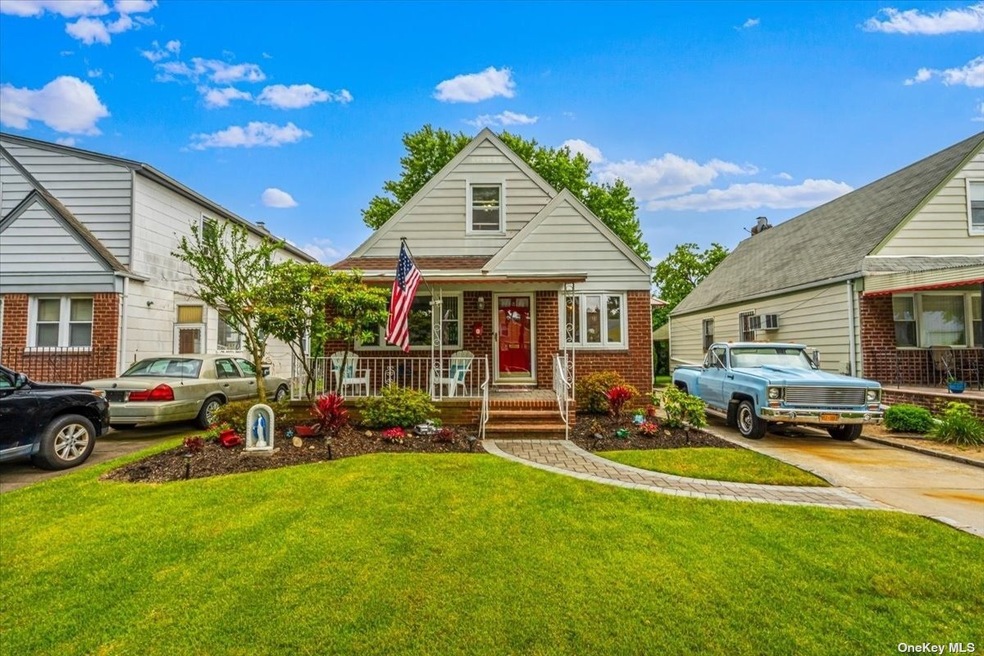 78-18 265th St, Floral Park, NY 11004 - photo 1