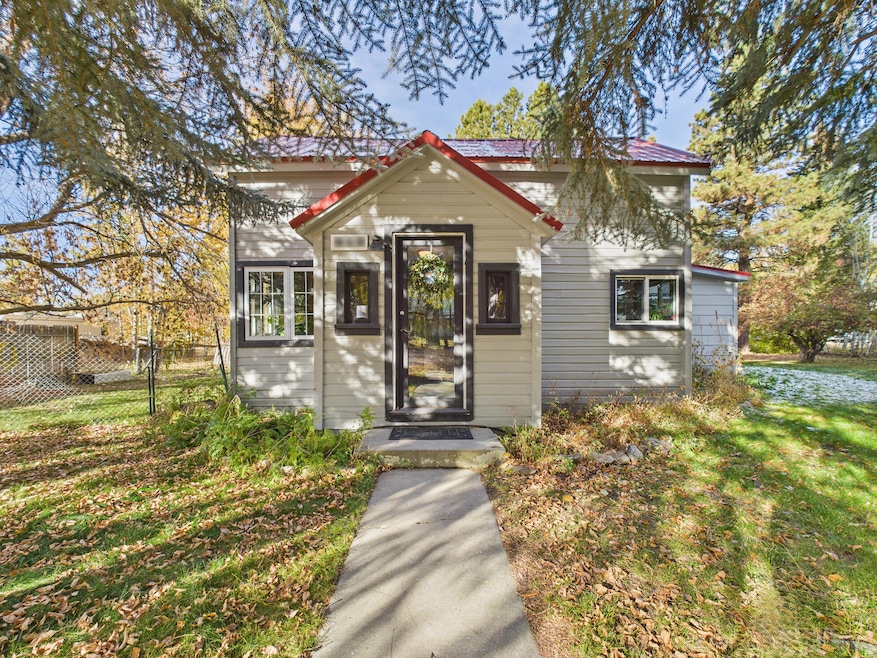 913 1st St W, Fairfield, ID 83327 - photo 1