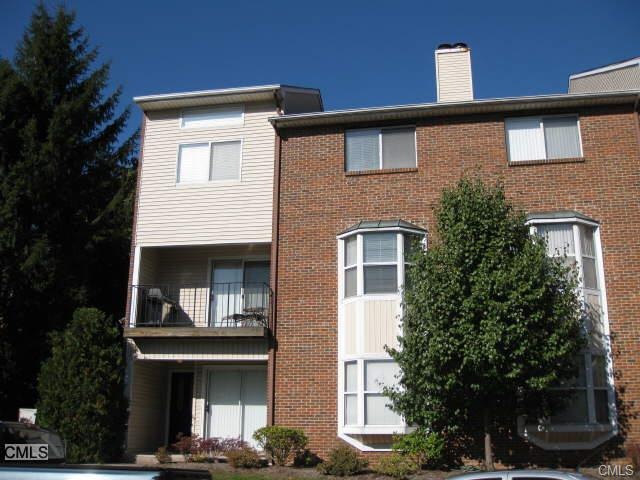 170 Forest St unit 18, Stamford, CT 06901 - photo 1