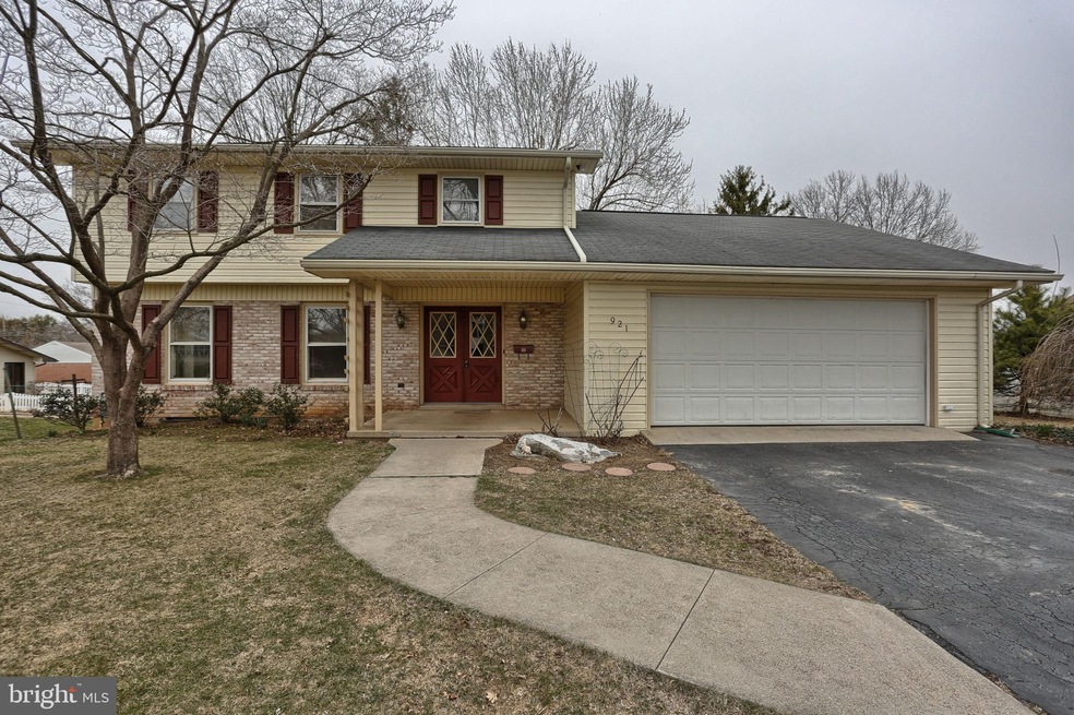 921 E Walnut St, Palmyra, PA 17078 - photo 1