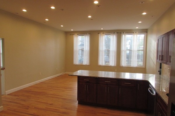 17 Wethersfield St unit 2, Rowley, MA 01969 - photo 1