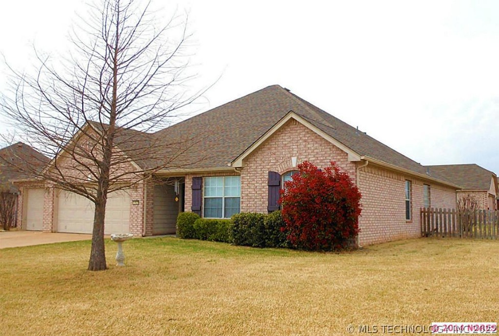 Like New full brick, four bedroom (split arrangeme