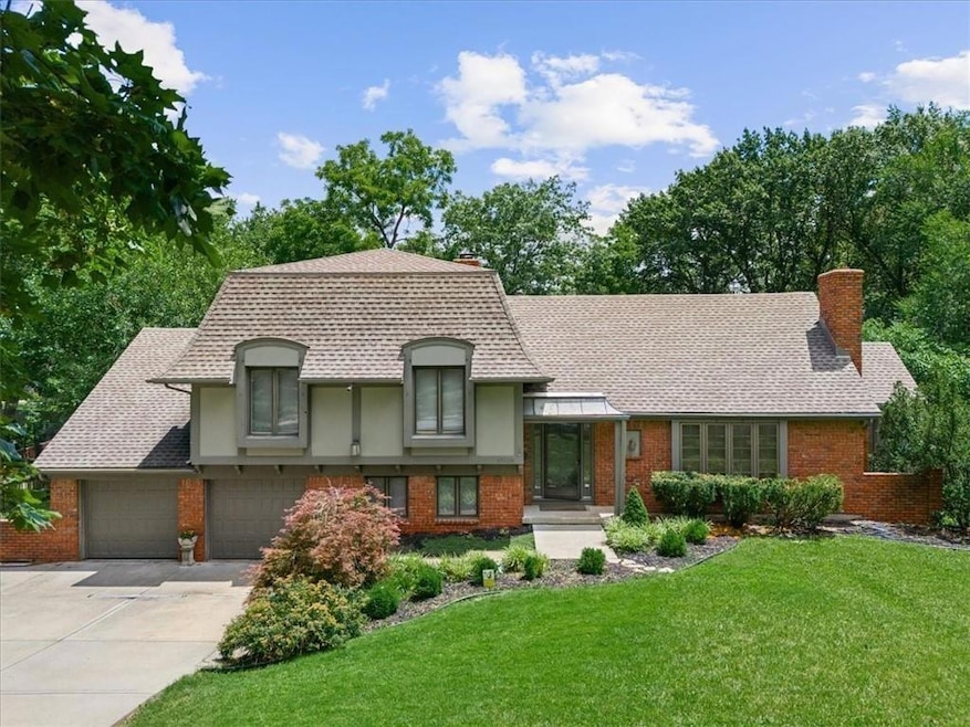 10305 Wenonga Ln, Leawood, KS 66206 - photo 1