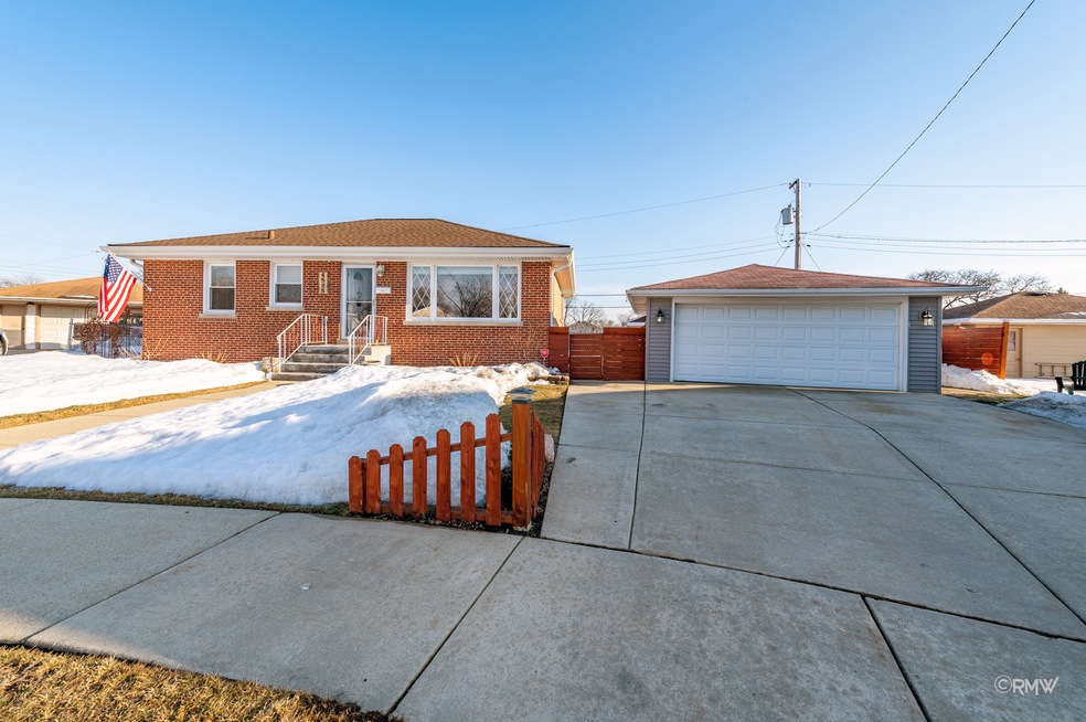 4525 Hirschberg Ct, Schiller Park, IL 60176 - photo 1