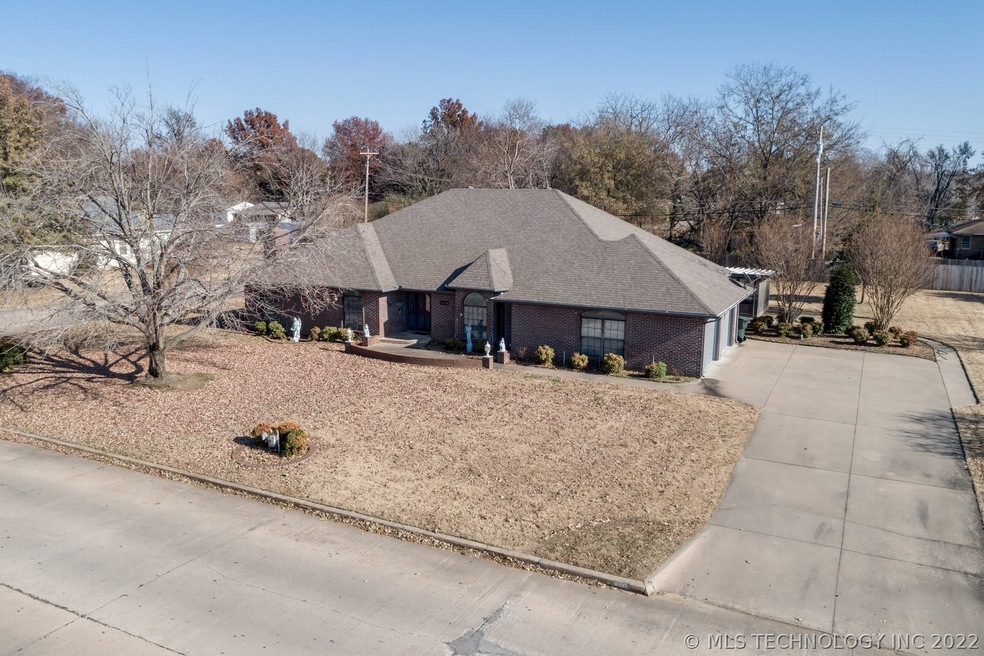 1010 N Cherokee Ave, Claremore, OK 74017 - photo 1