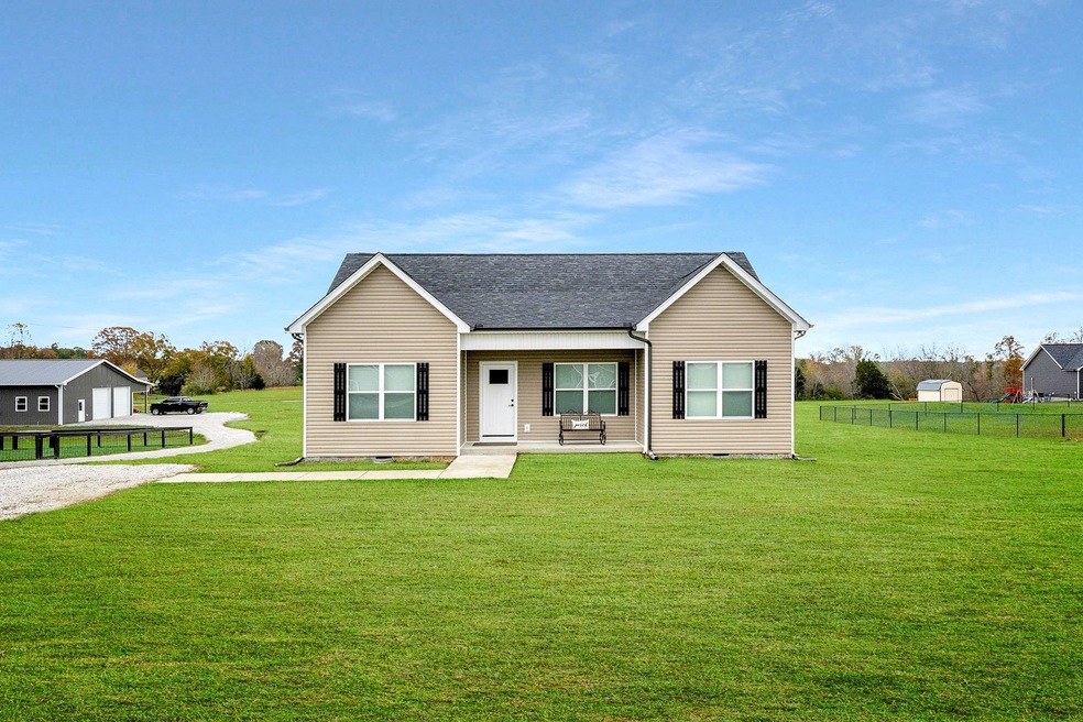HOT LOCATION: Approx. 6-7 Minutes to I-40 Access .. CALLING ALL NASHVILLE COMMUTERS!!!