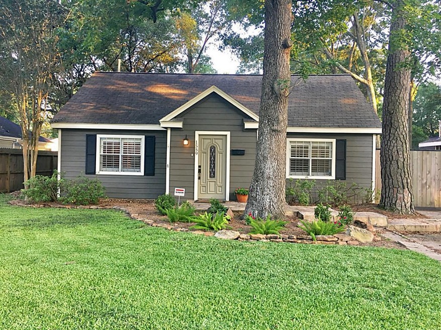 1559 Sue Barnett Dr, Houston, TX 77018 - photo 1