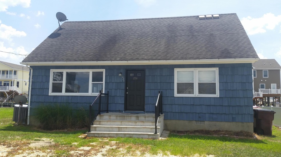 226 Rosewood Dr, Bayville, NJ 08721 - photo 1