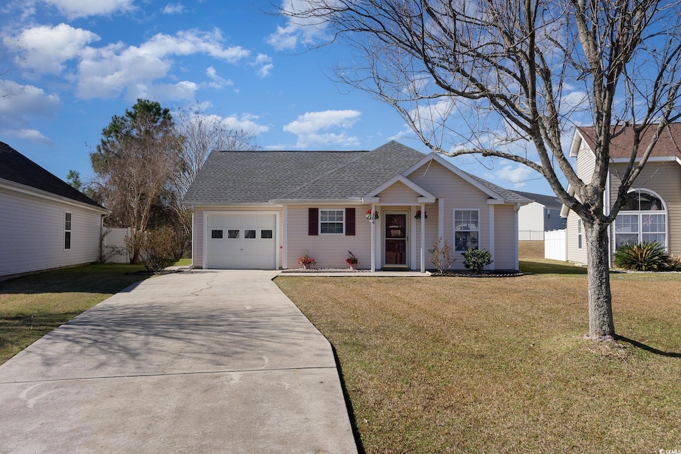 View of front of property featuring a front yard, 
