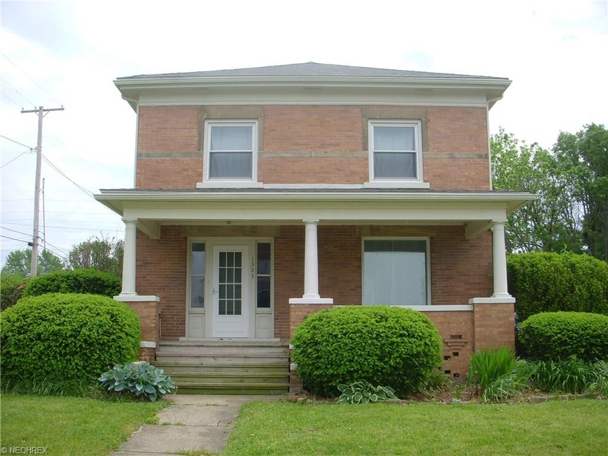 Welcome to 1303 W. 2nd Street, Lorain, OH.  This h