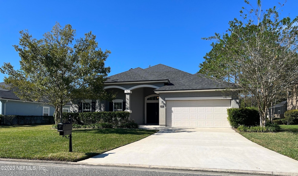 Front 2285 Club Lake Dr