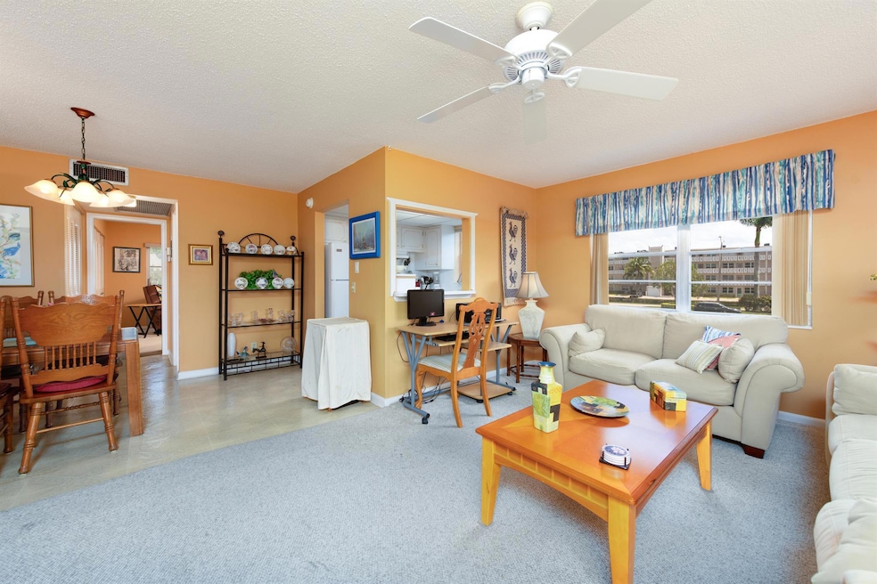 322 Windsor N unit 322, West Palm Beach, FL 33417 - photo 1