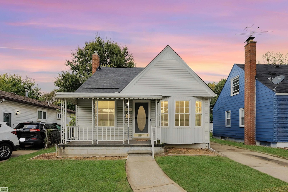 21833 Cushing Ave, Eastpointe, MI 48021 - photo 1