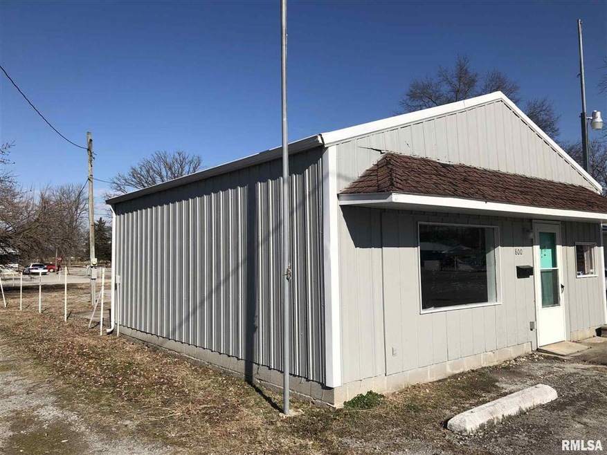 800 W Poplar St, Harrisburg, IL 62946 - photo 1