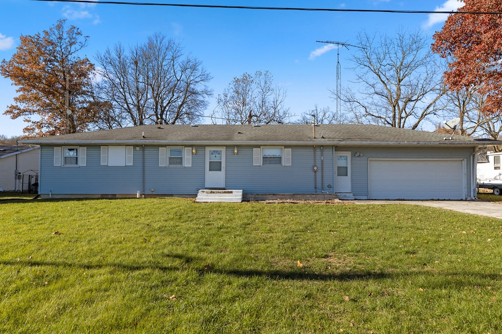133 S Oak Acre Dr, Martinton, IL 60951 - photo 1