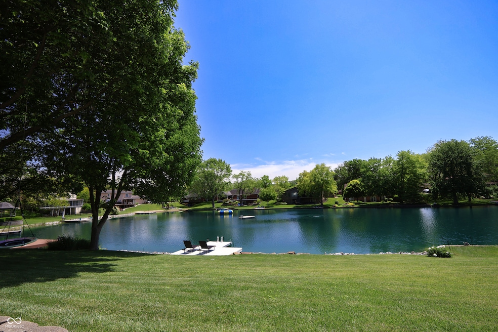 3829 Waycross Dr, Columbus, IN 47203 - photo 1