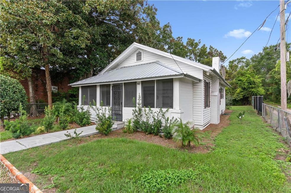 1009 K St, Brunswick, GA 31520 - photo 1