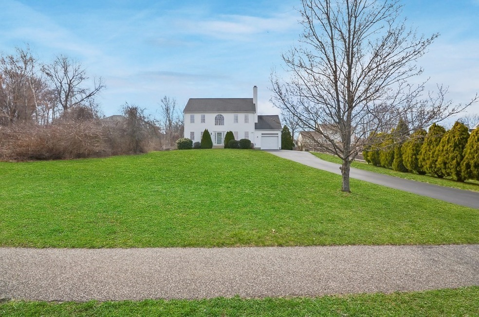 27 Peach Tree Dr, Sutton, MA 01590 - photo 1