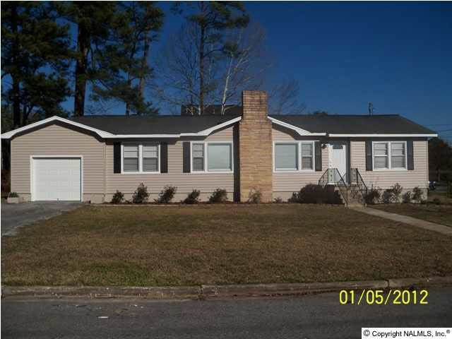 101 Clubview Cir, Gadsden, AL 35901 - photo 1