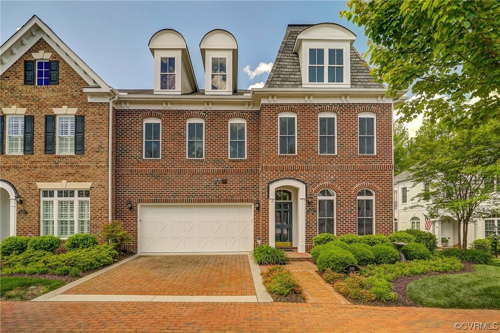 Beautiful end-unit townhouse in Grayson Hill