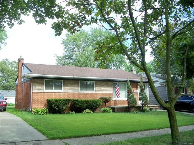 CURBSIDE VIEW