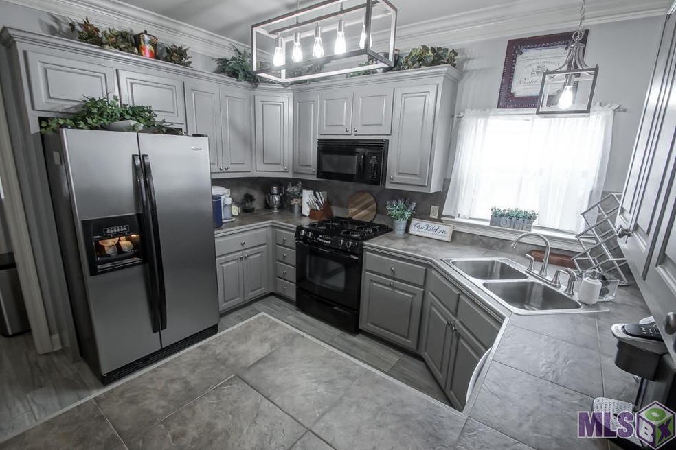 6103 Woodbend Dr, Zachary, LA 70791 - photo 1