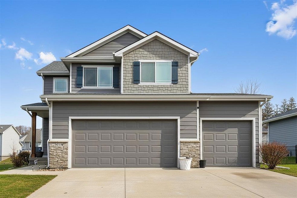 9019 Cody Dr, West Des Moines, IA 50266 - photo 1