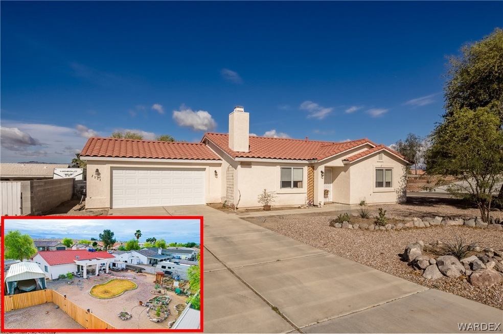 CORNER LOT HOME / POOL SIZED BACKYARD