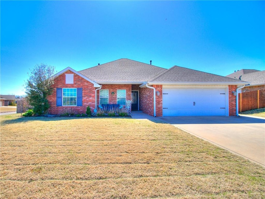 2300 Crooked Oak Ct, Shawnee, OK 74804 - photo 1