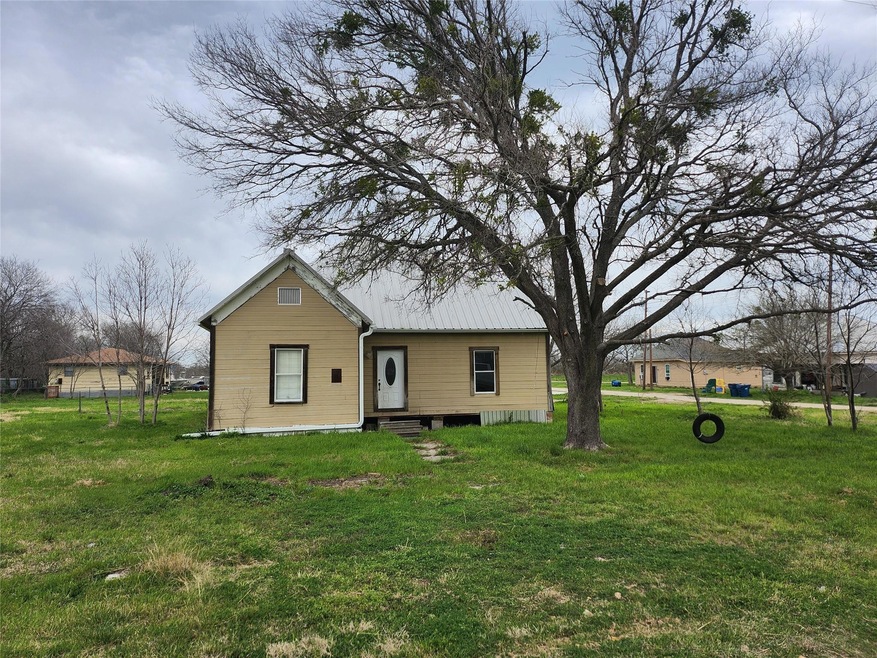 204 N Clark Ave E, Mount Calm, TX 76673 MLS 20549450