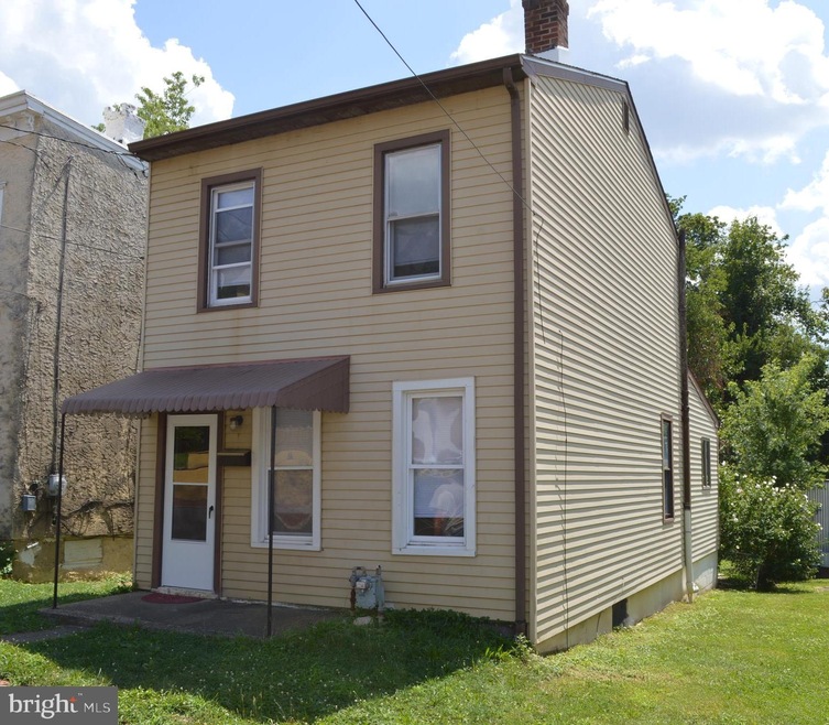 135 9th St, Upland, PA 19015 - photo 1