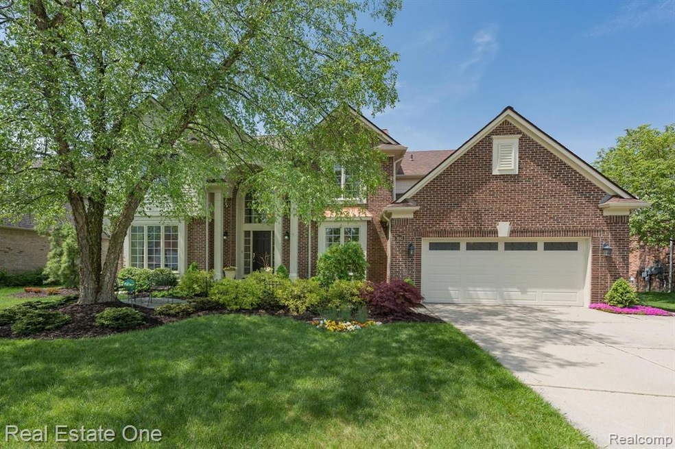 3642 Hollenshade Dr, Rochester Hills, MI 48306 - photo 1