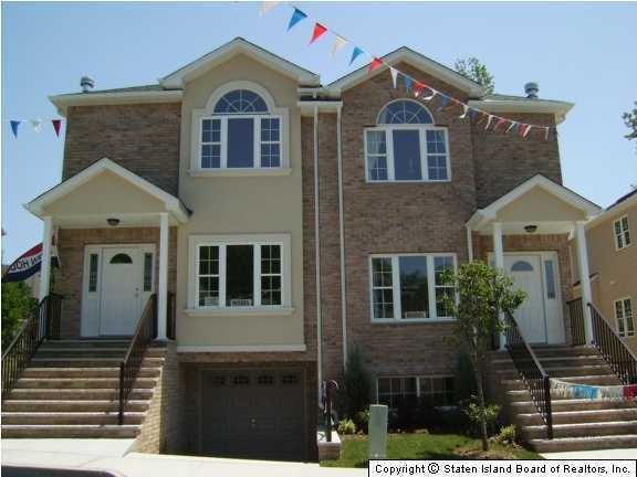 22 Malibu Ct, Staten Island, NY 10309 - photo 1