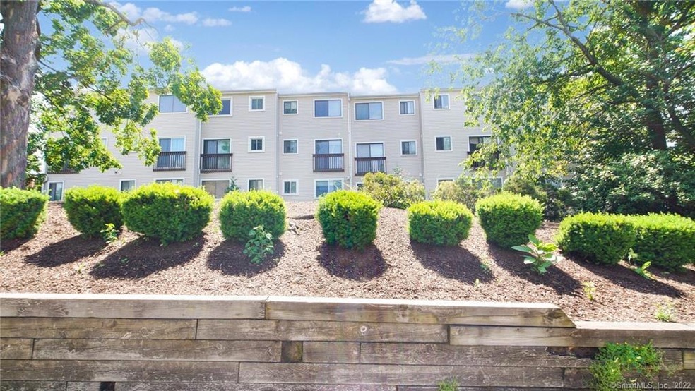 10 Fort Point St unit 7, Norwalk, CT 06855 - photo 1