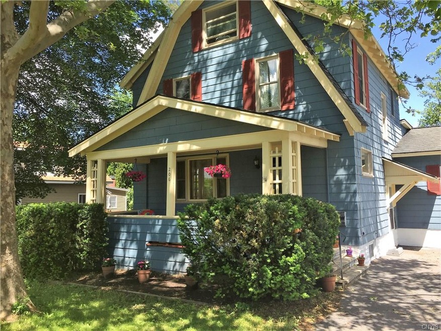 Inviting colonial in a wonderful location