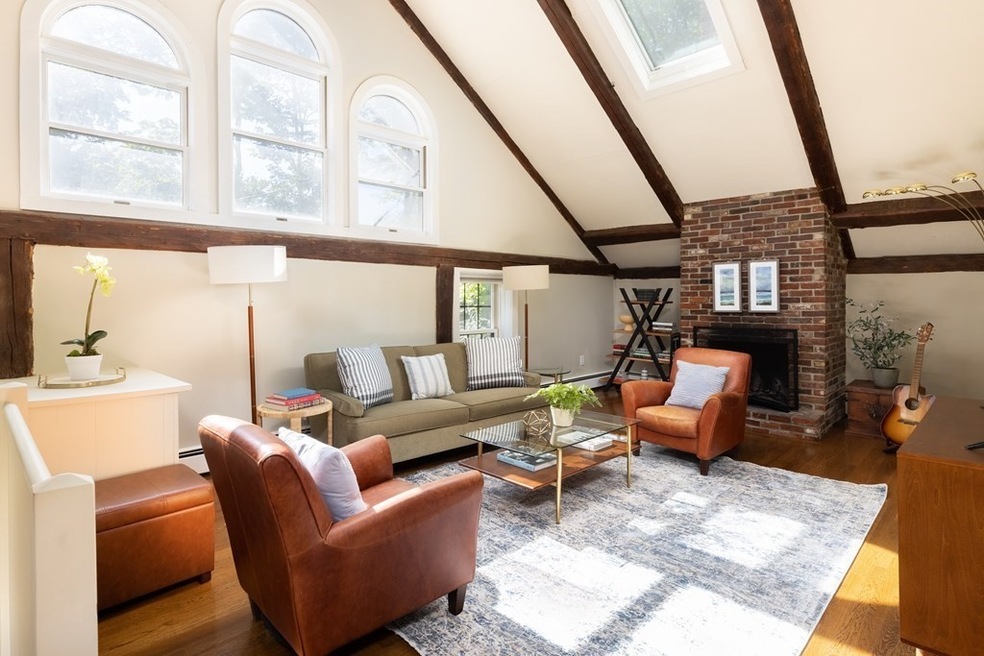 816 Washington St unit 2, Brookline, MA 02446 - photo 1