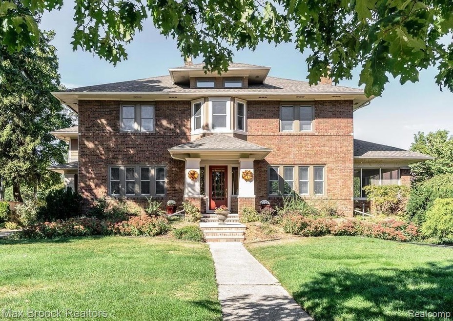 22 Elm Park Blvd