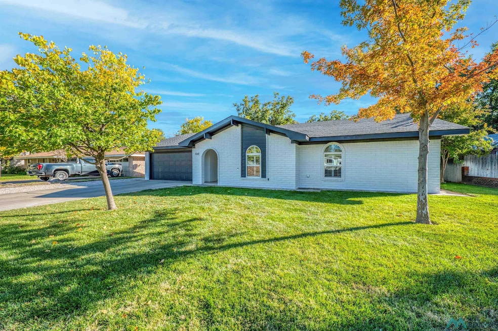 704 La Jolla Ln, Roswell, NM 88201 - photo 1