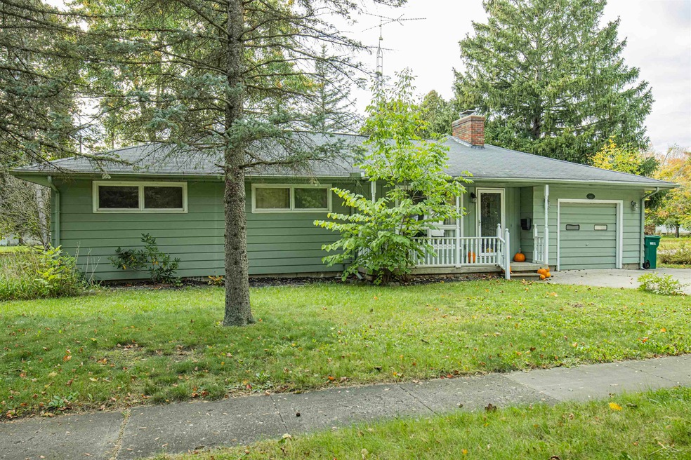 437 Crestview St, Flushing, MI 48433 - photo 1