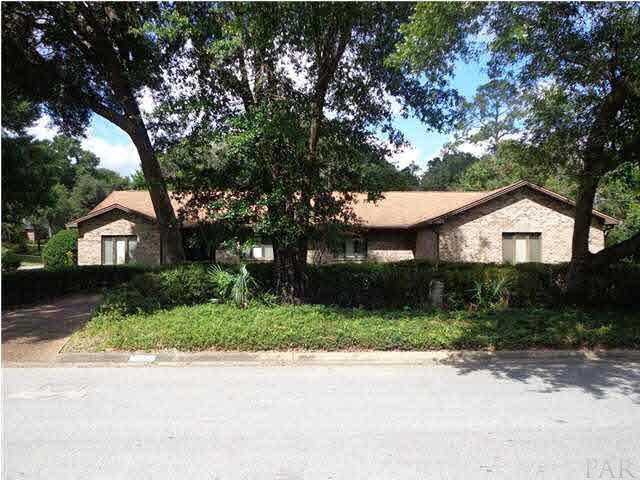 FRONT OF HOME WITH CIRCULAR DRIVEWAY.