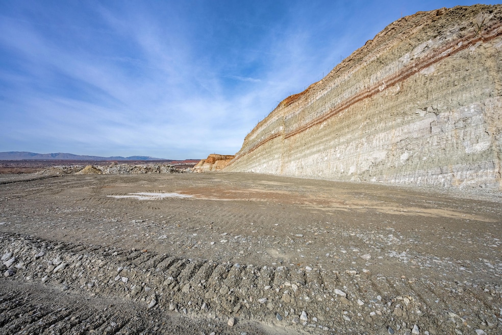 1059 E Tomahawk Dr, Washington, UT 84780 - photo 1