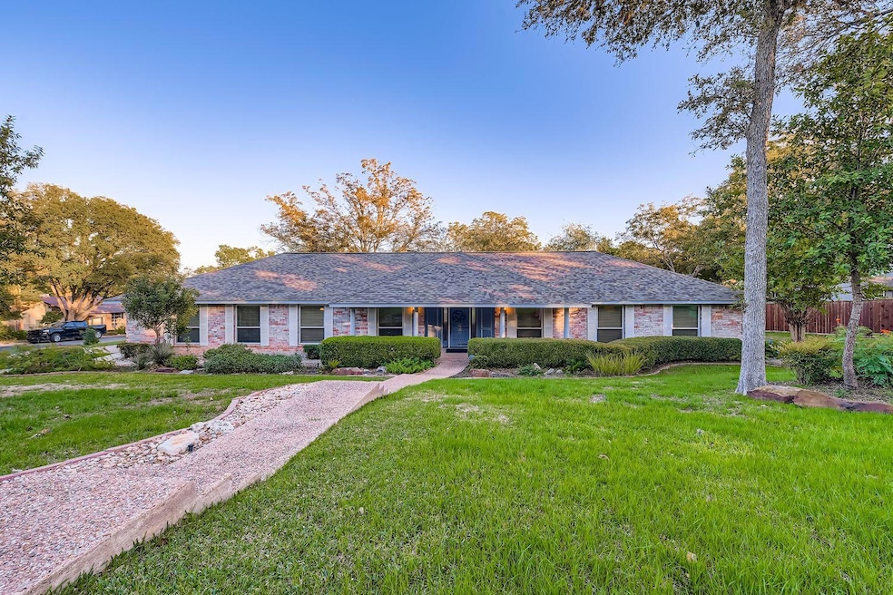 9201 Heatherwood Dr, Austin, TX 78748 - photo 1
