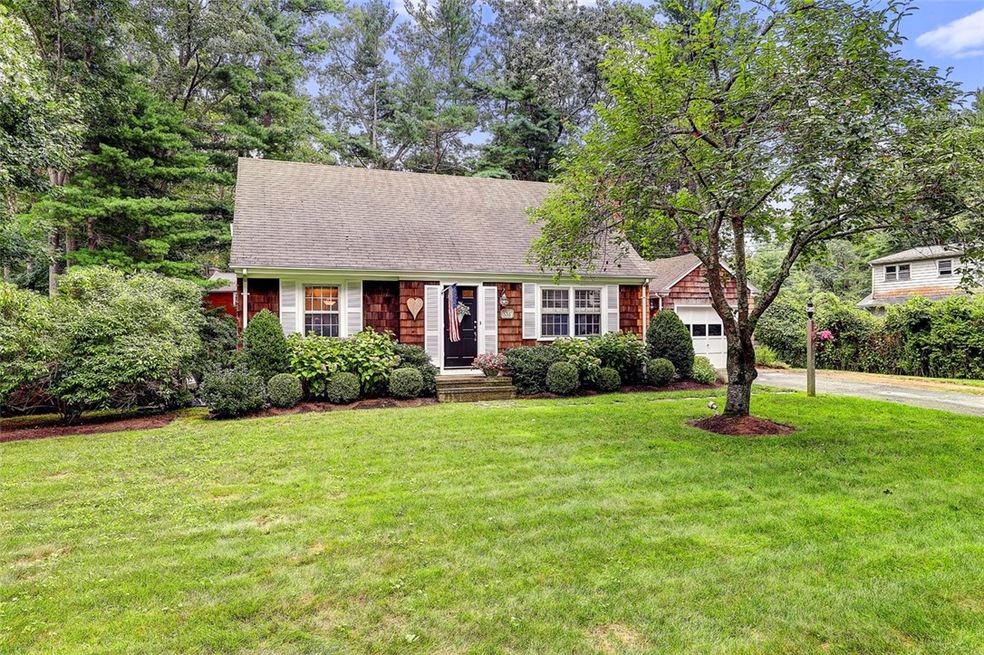 331 New Meadow Rd, Barrington, RI 02806 - photo 1