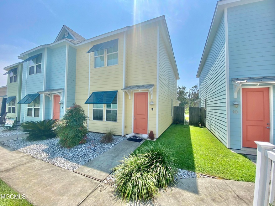 216 Carre Ct unit 9, Bay Saint Louis, MS 39520 - photo 1