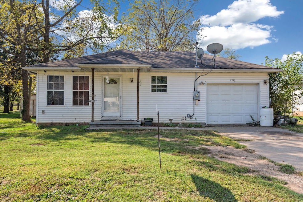 2914 W Chestnut St, Springfield, MO 65803 - photo 1